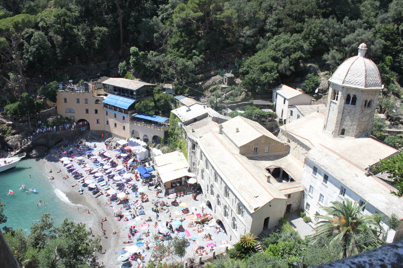 La spiaggia balneabile di San Fruttuoso