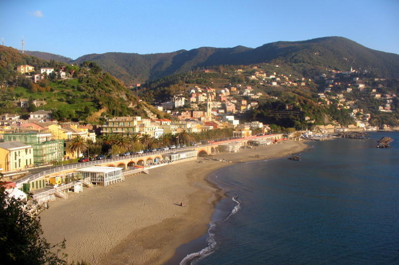 Il lungomare di Moneglia visto dall'alto