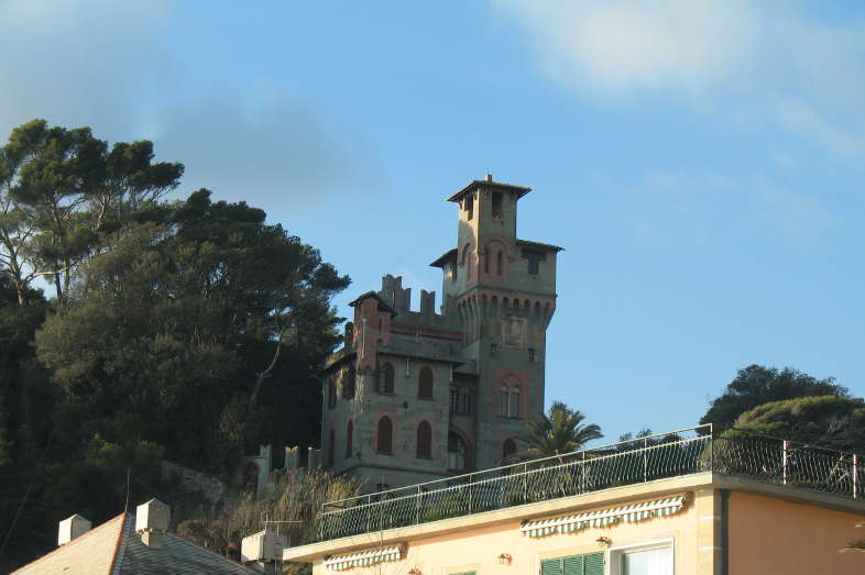 La villa che sorge sull'antica Fortezza di Monleone, Moneglia